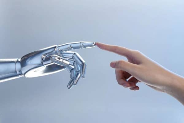 AI 陪伴爆火！为什么越来越多人 “爱上” AI？